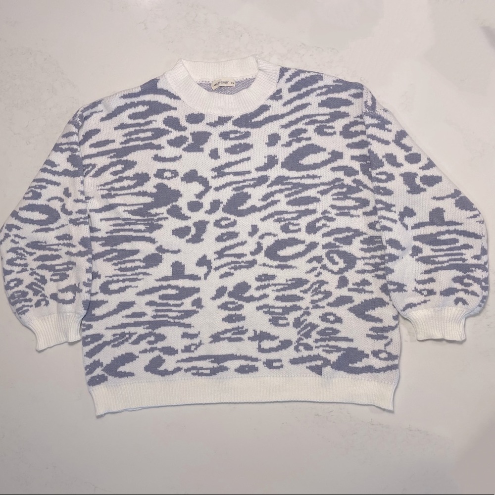 Like New Leopard Print sweater size S/M, cream and dusty lavender print